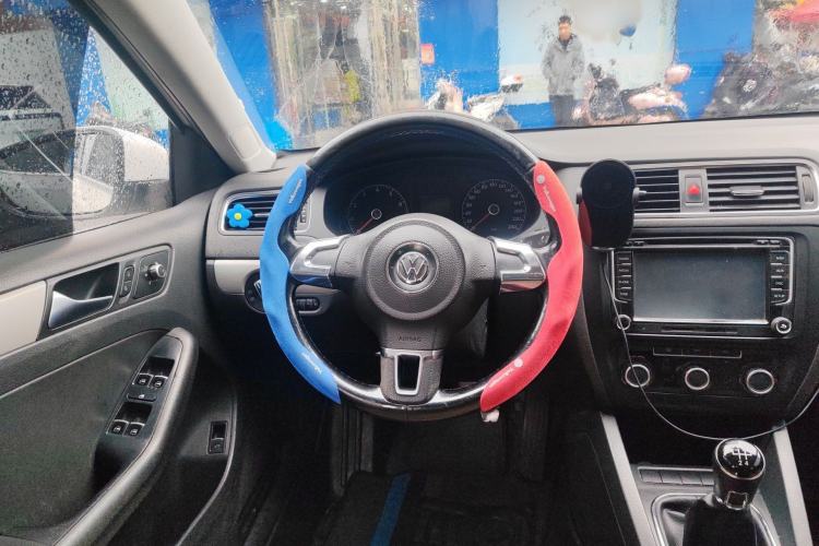 Used Volkswagen Sagitar 2014 1.6L Manual Comfort Model Steering Wheel