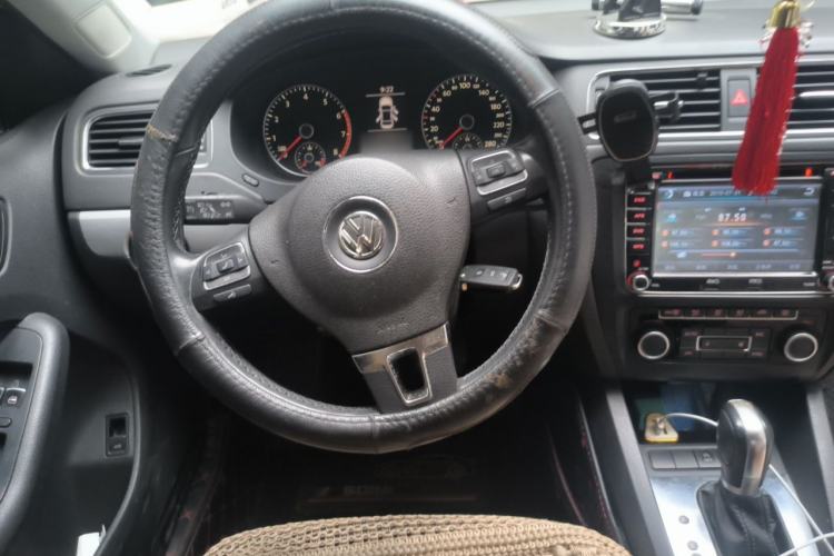 Used Volkswagen Sagitar 2014 1.4TSI BlueMotion Edition Steering Wheel