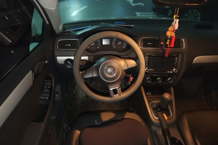 Used Volkswagen Sagitar 2014 Revised Version 1.6L Manual Comfort Edition Steering Wheel