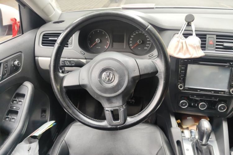 Used Volkswagen Sagitar 2014 1.6L Automatic Comfort Model Steering Wheel