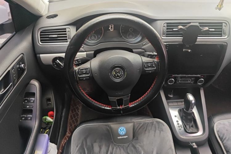 Used Volkswagen Sagitar 2014 Revised Version 1.4TSI Automatic Luxury Edition Steering Wheel