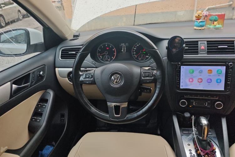Used Volkswagen Sagitar 2014 1.4TSI Automatic Luxury Model Steering Wheel