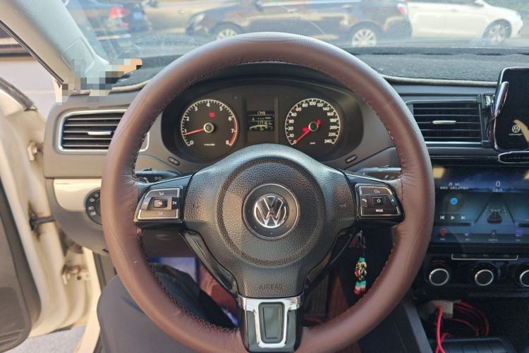 Used Volkswagen Sagitar 2014 Revised Version 1.6L Manual Comfort Edition Steering Wheel