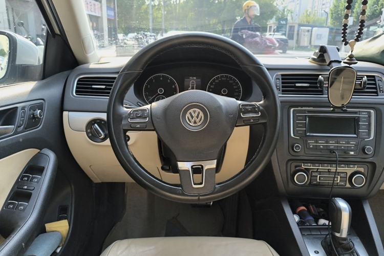 Used Volkswagen Sagitar 2014 1.4TSI Automatic Luxury Model Steering Wheel