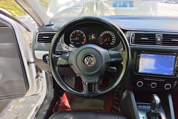 Used Volkswagen Sagitar 2014 Revised Version 1.6L Automatic Comfort Edition Steering Wheel