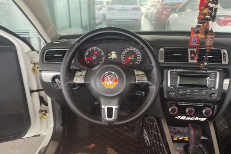 Used Volkswagen Sagitar 2014 1.6L Automatic Comfort Model Steering Wheel