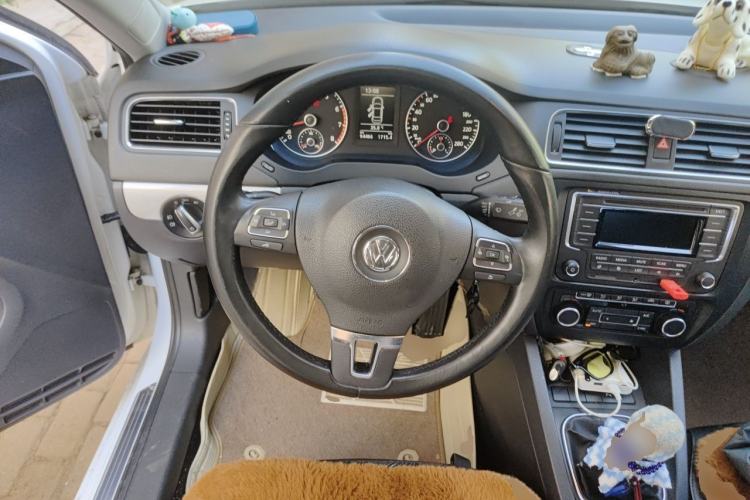 Used Volkswagen Sagitar 2014 1.4TSI Manual Luxury Model Steering Wheel