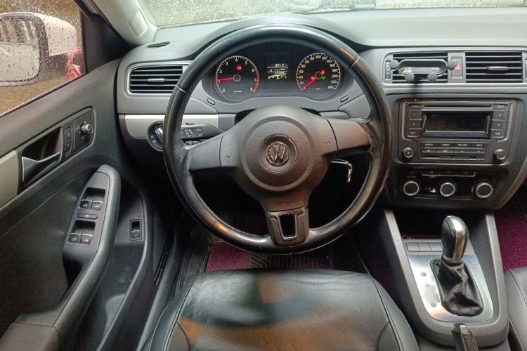 Used Volkswagen Sagitar 2014 1.6L Automatic Comfort Model Steering Wheel
