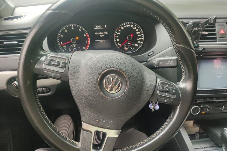 Used Volkswagen Sagitar 2014 Revised Version 1.4TSI Automatic Luxury Edition Steering Wheel