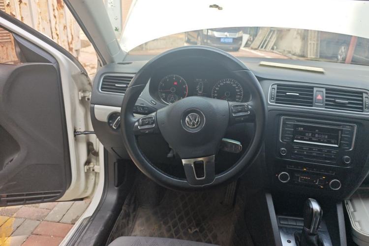 Used Volkswagen Sagitar 2014 Revised Version 1.4TSI Automatic Luxury Edition Steering Wheel