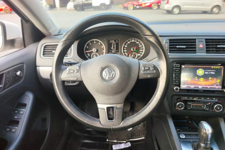 Used Volkswagen Sagitar 2014 1.4TSI Automatic Luxury Model Steering Wheel