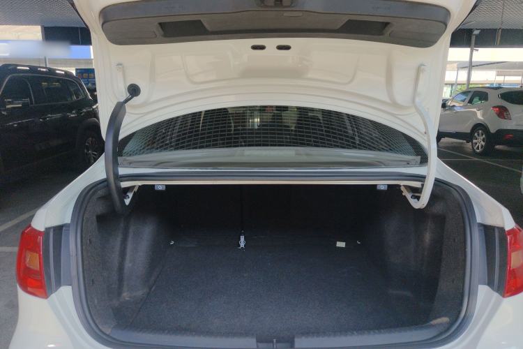 Used Volkswagen Sagitar 2014 Revised Version 1.6L Automatic Leading Edition Trunk