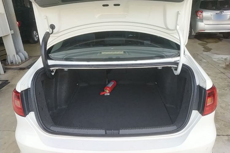 Used Volkswagen Sagitar 2014 Revised 1.4TSI BlueMotion Edition Trunk