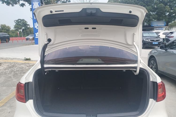 Used Volkswagen Sagitar 2014 1.6L Automatic Comfort Model Trunk