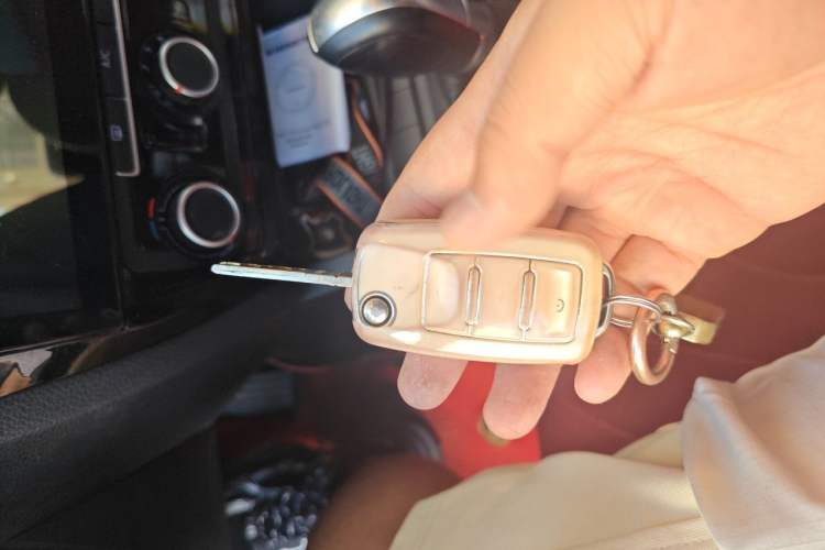 Used Volkswagen Sagitar 2014 1.6L Automatic Comfort Model Vehicle Key