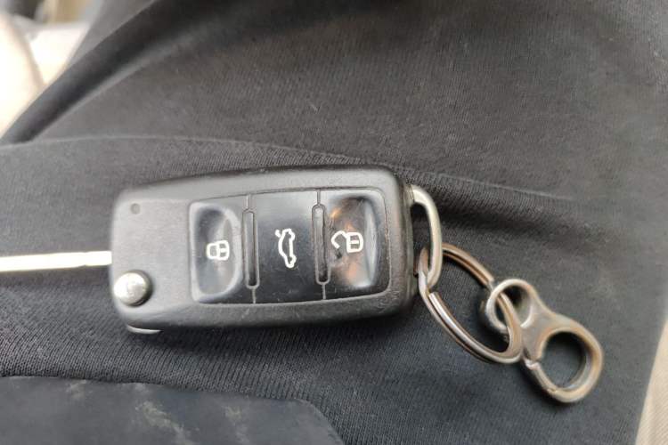 Used Volkswagen Sagitar 2014 Revised Version 1.6L Manual Comfort Edition Vehicle Key