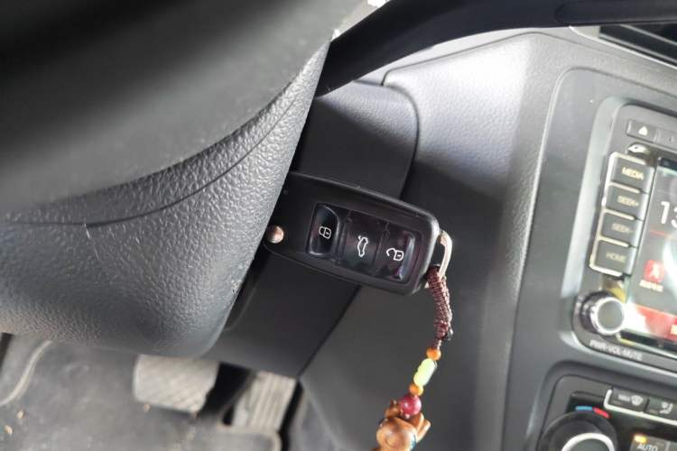 Used Volkswagen Sagitar 2014 Revised Version 1.4TSI Automatic Luxury Edition Vehicle Key