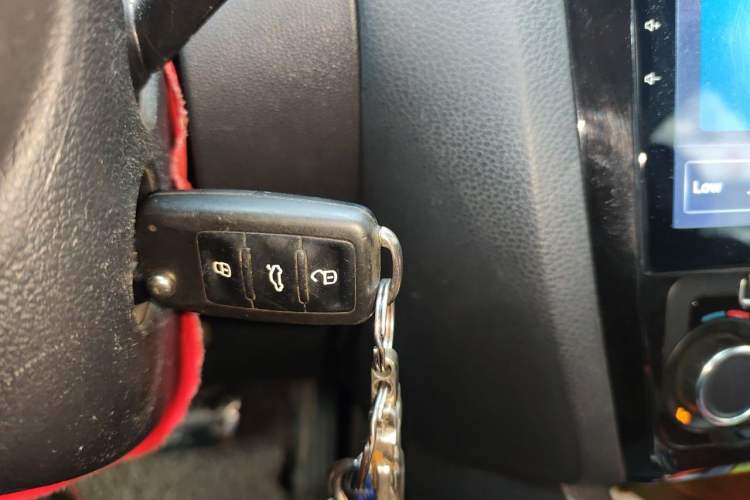 Used Volkswagen Sagitar 2014 1.4TSI Automatic Luxury Model Vehicle Key