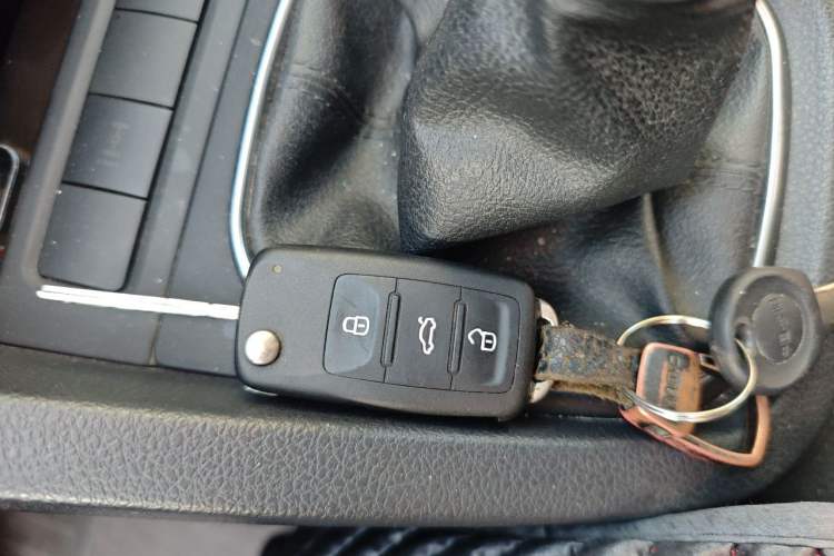 Used Volkswagen Sagitar 2014 1.6L Manual Comfort Model Vehicle Key
