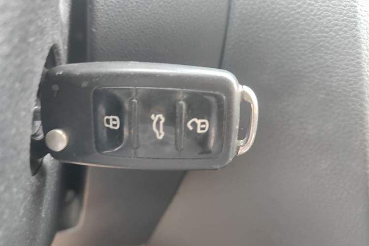 Used Volkswagen Sagitar 2014 Revised Version 1.4TSI Automatic Luxury Edition Vehicle Key
