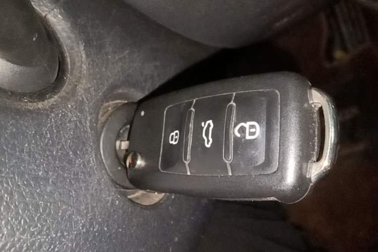 Used Volkswagen Sagitar 2014 Revised Version 1.6L Manual Comfort Edition Vehicle Key