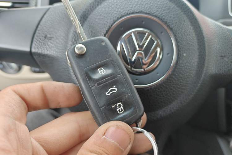 Used Volkswagen Sagitar 2014 1.6L Manual Comfort Model Vehicle Key
