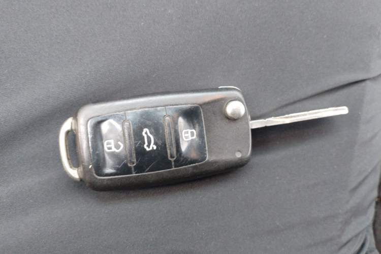 Used Volkswagen Sagitar 2014 Revised Version 1.4TSI Automatic Luxury Edition Vehicle Key