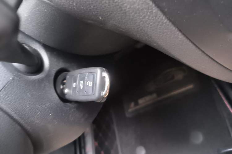Used Volkswagen Sagitar 2014 1.4TSI BlueMotion Edition Vehicle Key