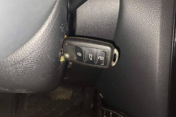 Used Volkswagen Sagitar 2014 1.6L Automatic Comfort Model Vehicle Key