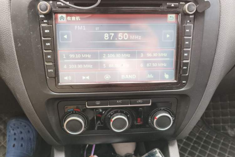 Used Volkswagen Sagitar 2014 Revised Version 1.6L Automatic Comfort Edition Audio And AC Panel