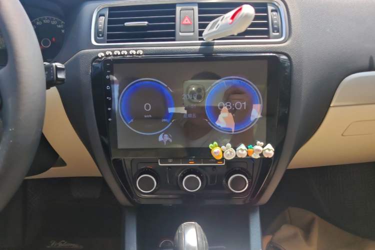 Used Volkswagen Sagitar 2014 Revised Version 1.6L Automatic Comfort Edition Audio And AC Panel