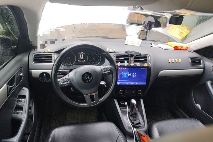 Used Volkswagen Sagitar 2014 Revised Version 1.4TSI Automatic Luxury Edition Center Console