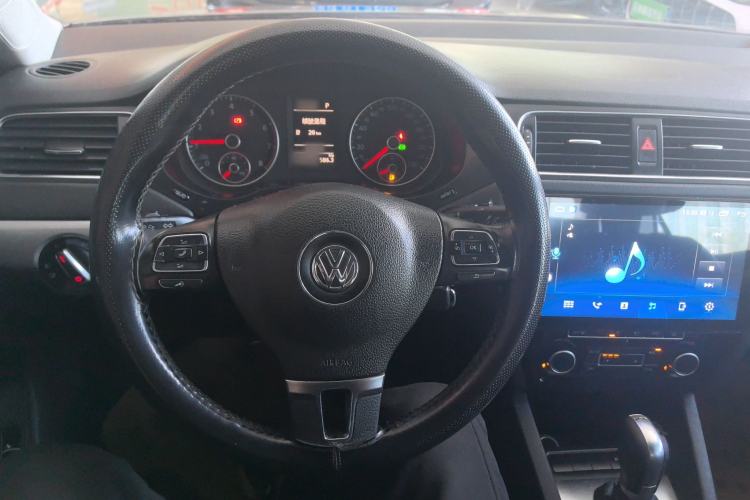 Used Volkswagen Sagitar 2014 Revised Version 1.4TSI Automatic Luxury Edition Center Console