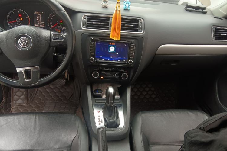 Used Volkswagen Sagitar 2014 Revised Version 1.4TSI Automatic Fashion Edition Center Console