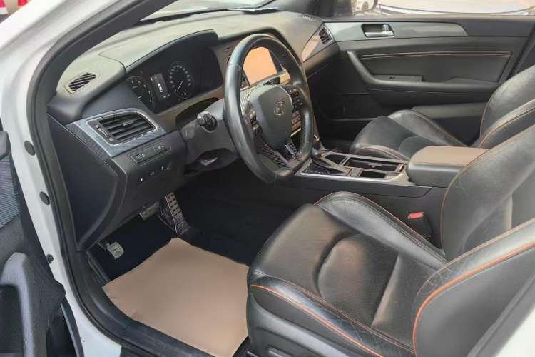 Used Volkswagen Sagitar 2014 1.4TSI Automatic Luxury Model Driver Seat