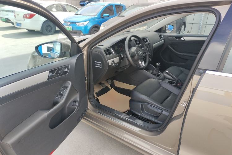 Used Volkswagen Sagitar 2014 Revised Version 1.6L Manual Comfort Edition Driver Seat