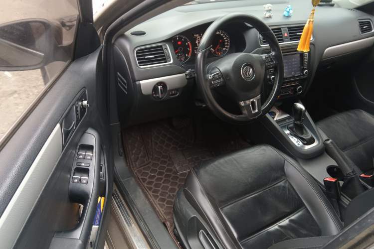 Used Volkswagen Sagitar 2014 Revised Version 1.4TSI Automatic Fashion Edition Driver Seat