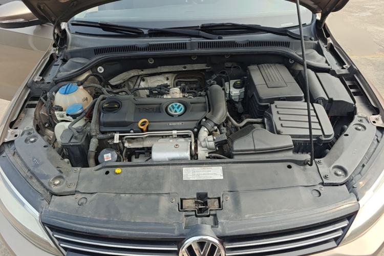 Used Volkswagen Sagitar 2014 Revised Version 1.4TSI Automatic Luxury Edition Engine Bay