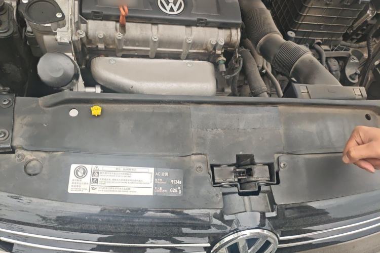 Used Volkswagen Sagitar 2014 1.6L Automatic Comfort Model Engine Bay