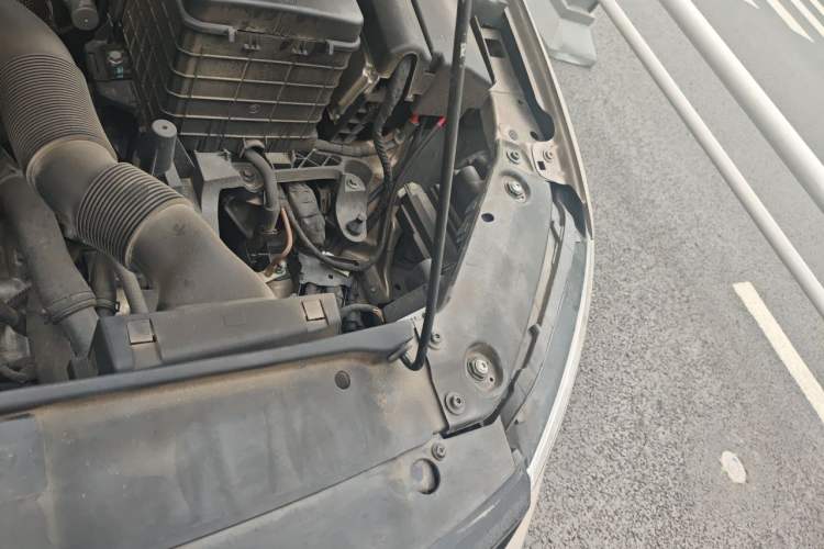 Used Volkswagen Sagitar 2014 1.6L Automatic Comfort Model Engine Bay Left