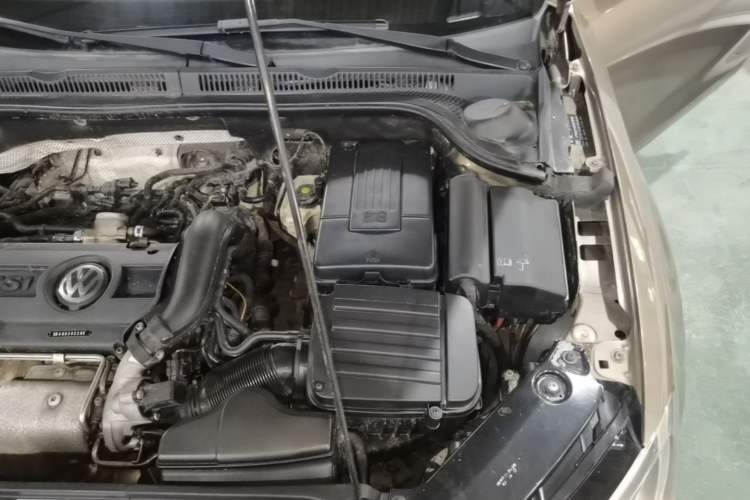 Used Volkswagen Sagitar 2014 Revised Version 1.4TSI Automatic Luxury Edition Engine Bay Left