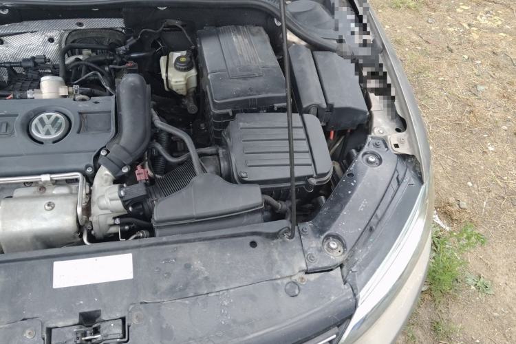 Used Volkswagen Sagitar 2014 1.4TSI Automatic Luxury Model Engine Bay Left
