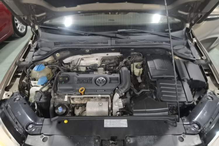 Used Volkswagen Sagitar 2014 Revised Version 1.4TSI Automatic Luxury Edition Engine Bay