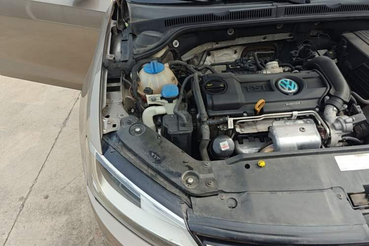 Used Volkswagen Sagitar 2014 Revised Version 1.4TSI Automatic Luxury Edition Engine Bay Right