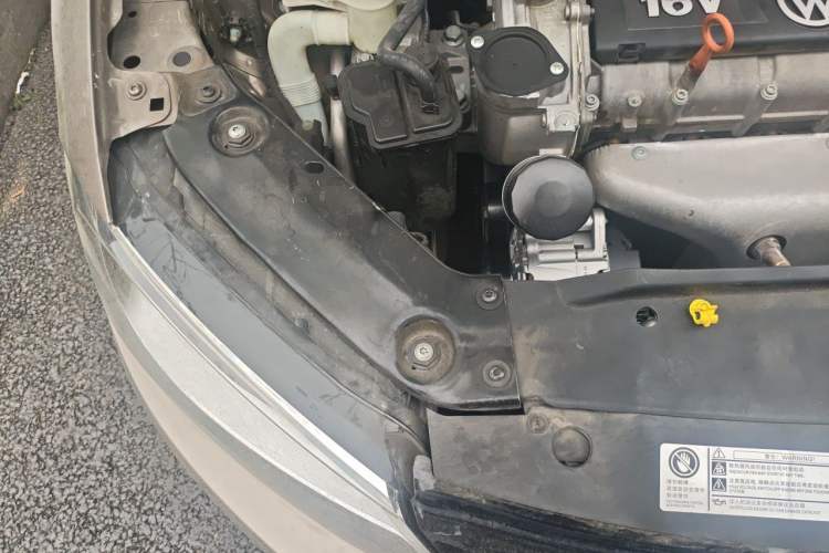 Used Volkswagen Sagitar 2014 1.6L Automatic Comfort Model Engine Bay Right
