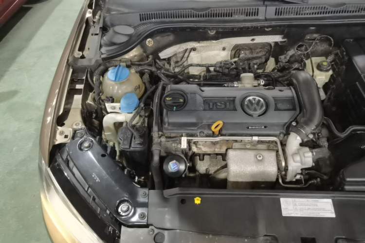 Used Volkswagen Sagitar 2014 Revised Version 1.4TSI Automatic Luxury Edition Engine Bay Right