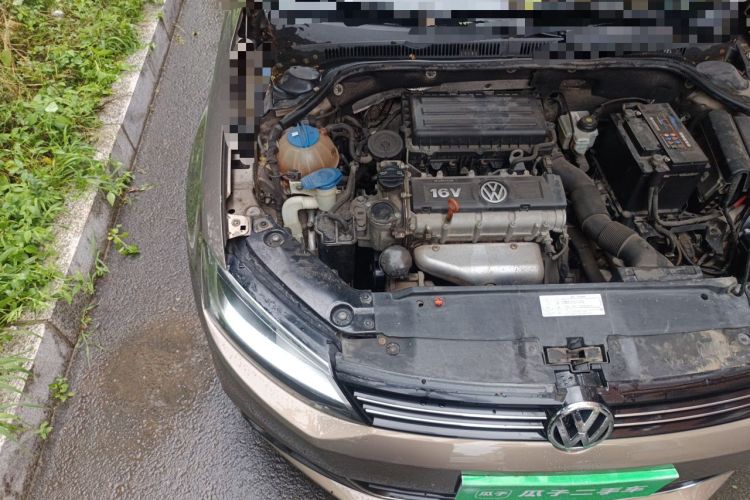 Used Volkswagen Sagitar 2014 1.6L Manual Comfort Model Engine Bay Right