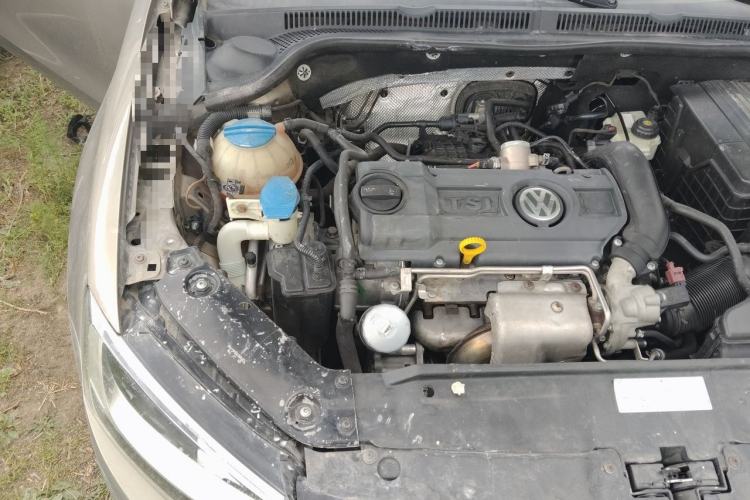 Used Volkswagen Sagitar 2014 1.4TSI Automatic Luxury Model Engine Bay Right
