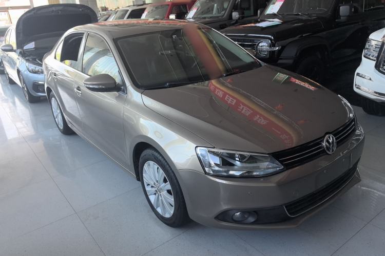 Used Volkswagen Sagitar 2014 Revised Version 1.4TSI Automatic Luxury Edition Front Right 45 Deg