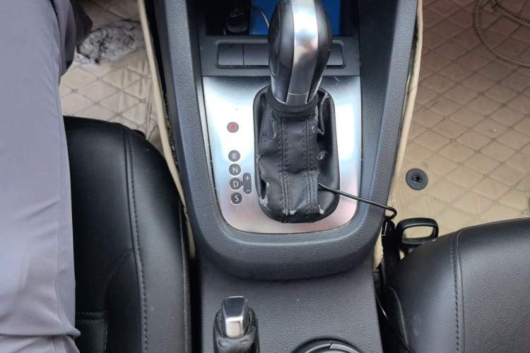 Used Volkswagen Sagitar 2014 Revised Version 1.6L Automatic Comfort Edition Gear Lever